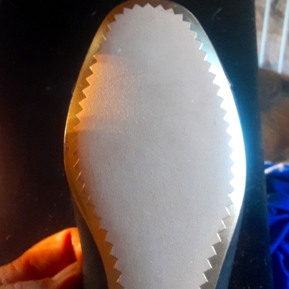 Tory Burch Black Patent Cap Shoes - Picture 7 of 13